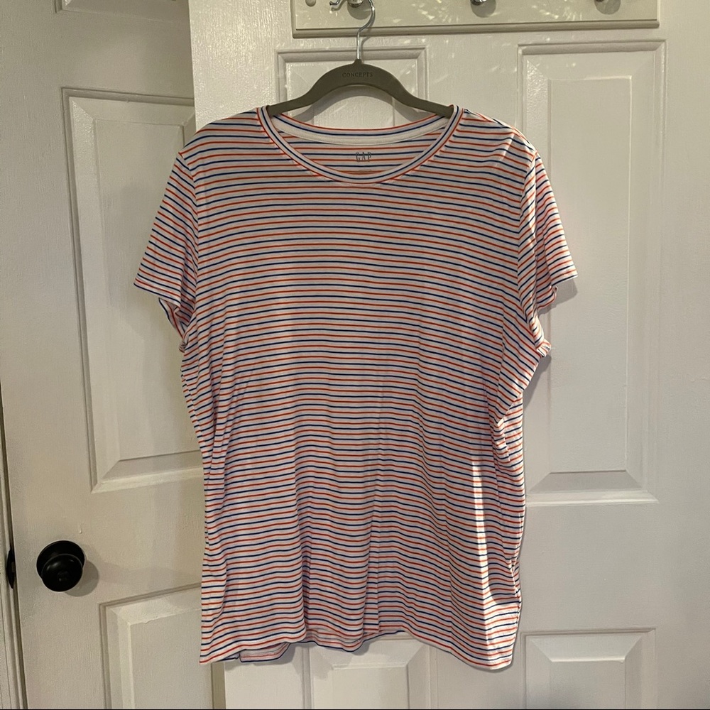 GAP RED WHITE AND BLUE THIN STRIPE TSHIRT XL